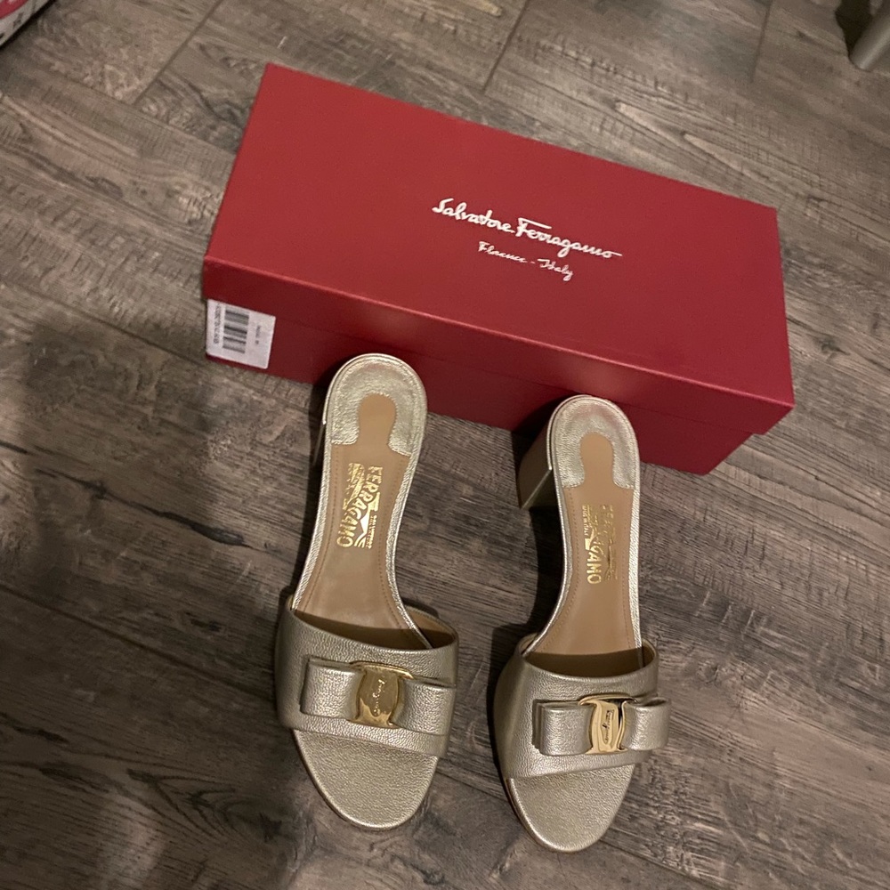 Salvatore Ferragamo silver sáldale